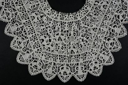null Needle lace collar, Crête, end of the 19th century.
Large and wide needle lace...