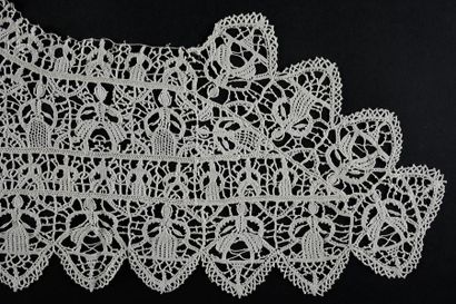 null Needle lace collar, Crête, end of the 19th century.
Large and wide needle lace...