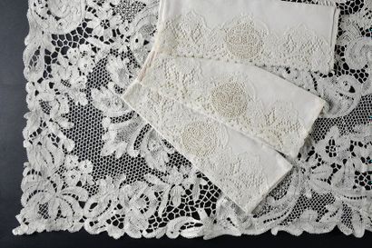 null Tablecloth made of lace, Belgium, beginning of the 20th century.
Entirely made...