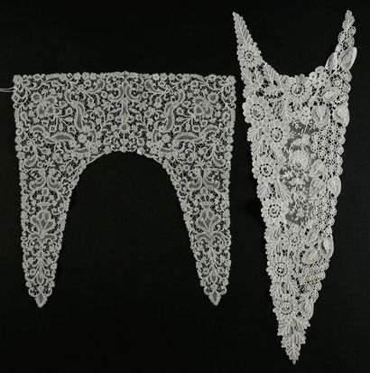 null Three collars and two modesties in lace, Brussels, late 19th century.
Two collars...