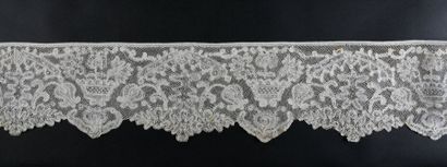 null Four spindle borders, Belgium, 19th and early 20th century.
Made of lace with...