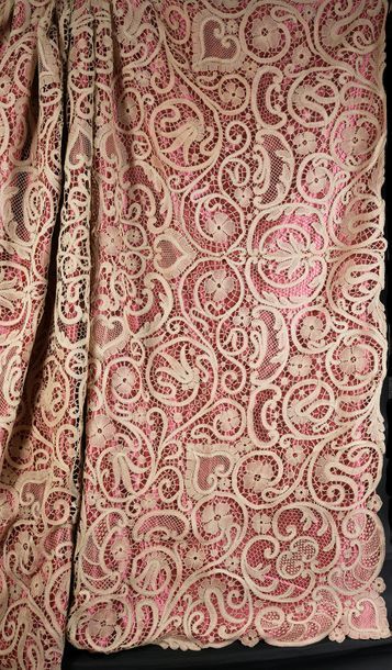 null Large panel in Mirecourt lace, spindles, early 20th century.
Composition in...