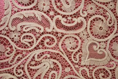 null Large panel in Mirecourt lace, spindles, early 20th century.
Composition in...