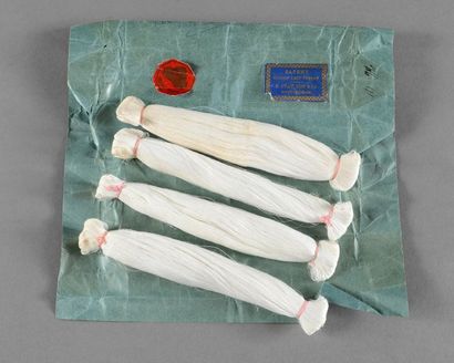 null Four "Gassed Lace Thread" cotton skeins E.Peat, Son & Co. 19th century.
Four...