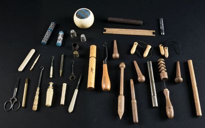 null Outils pour la couture, début du XXe siècle.
Outils pour la couture, dont dés,...