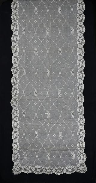 null Pair of linen and lace blinds, late 19th century.
In linen embroidered with...