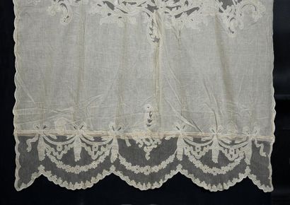 null Linen and lace blind, early 20th century.
Linen and cotton tulle lace inlay...