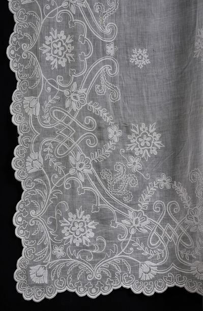  Pair of large Cornely blinds, 2 nde half of X IX e century. 
 In cotton muslin...
