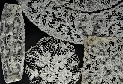 null Meeting of lace doilies and lace entourage, Belgium, early 20th century.
Factory-made...