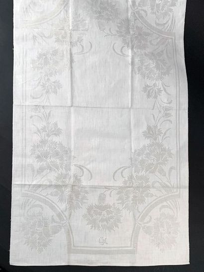 null Seven towels, late 19th-early 20th century.
Three in linen damask in mint condition,...