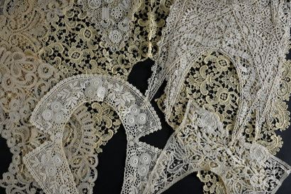 null Eleven lace collars, early 20th century.
 Seven bobbin lace collars including...