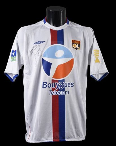null Juninho. Olympique Lyonnais jersey n°8 for the 2005-2006 League Cup. Player's...