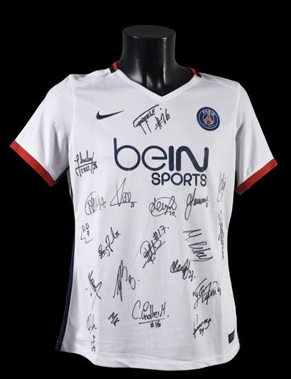 null Paris Saint-Germain Feminin jersey with the signatures of the team's players...