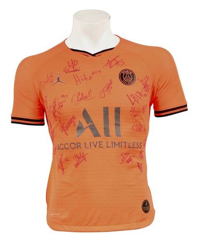 null Paris Saint-Germain Feminine jersey with the signatures of the 2019-2020 team...