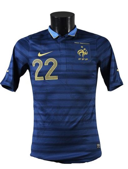 null Benoît Trémoulinas. Maillot n°22 de l'équipe de France pour la rencontre amicale...