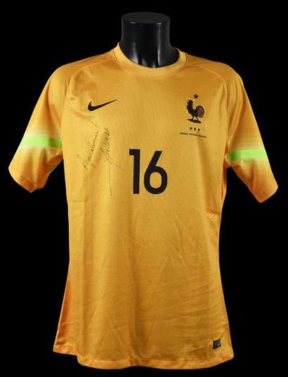 null Steve Mandanda. Maillot n°16 de l'équipe de France pour la rencontre amicale...