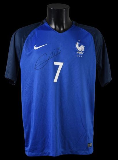 null Antoine Griezmann. Maillot n°7 de l'équipe de France 2016 avec la signature...