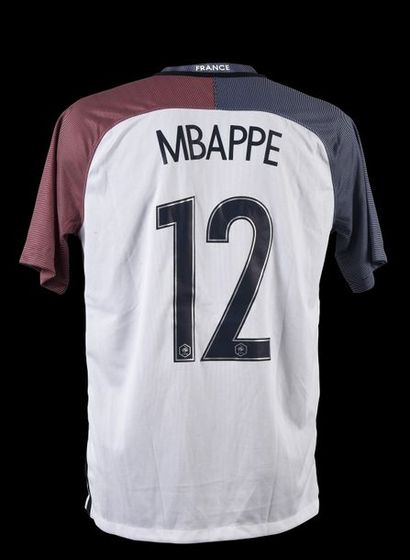 null Kylian Mbappé. France 2016 team jersey n°12 with the player's original signature...