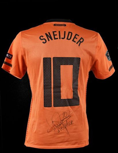 null Wesley Sneijder. Maillot n°10 de l'équipe Nationale des Pays-Bas porté face...
