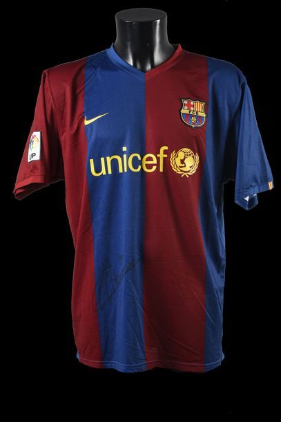 null Lilian Thuram. Replica jersey n°21 of FC Barcelona for the 2006-2007 season...