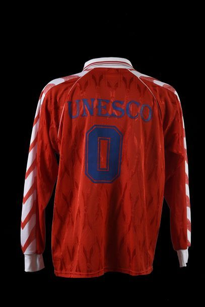 null Oswaldo Ardiles. Shirt n°0 worn with the UNESCO World Selection. Puma brand....