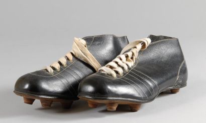 null Paire de chaussures de la marque Hungaria vers 1940. Modèle 287 en croupon cuir...