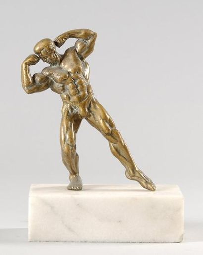 null Sculpture en bronze sur socle marbre. «Le Body-Builder». Vers 1970. Hauteur...