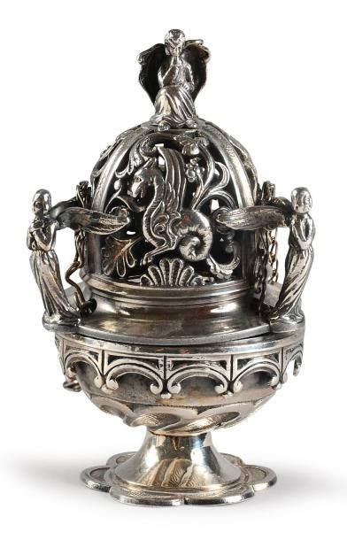 null Encensoir, seconde moitié du XIXe siècle, en bronze réargenté à décor ajouré...