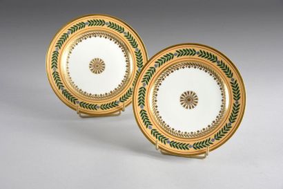 null LOUIS PERIOD DINNER SERVICE XVIII.
Pair of hard porcelain dessert plates with...