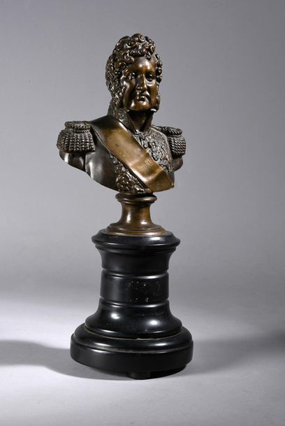 null LOUIS-PHILIPPE, roi des Français (1773-1850).
Buste en bronze à patine brune,...