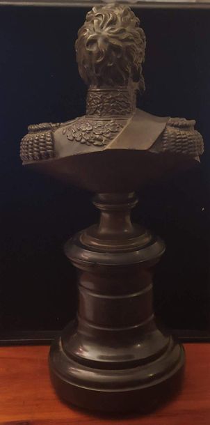 null LOUIS-PHILIPPE, roi des Français (1773-1850).
Buste en bronze à patine brune,...
