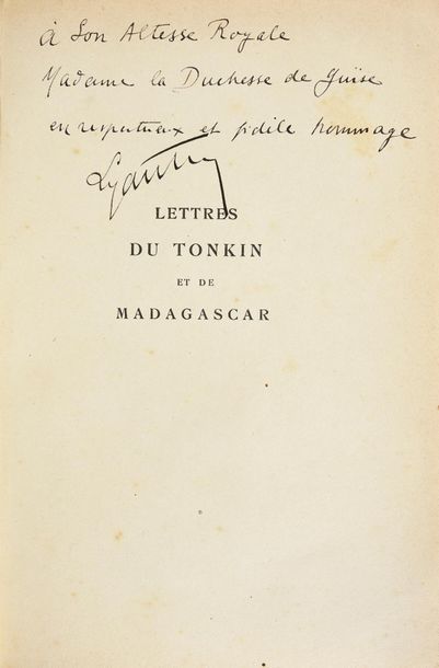 null BIBLIOTHÈQUE DE LA DUCHESSE DE GUISE.
LYAUTEY, Maréchal. Lettres du Tonkin et...