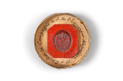 null CACHET AUX ARMES DE L'EMPEREUR NAPOLÉON Ier.
En cire rouge, portant l'inscription...