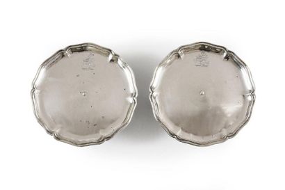 null PAIR OF PRESENTATION CUPS.
In silver, with a chantourné rim, engraved with a...