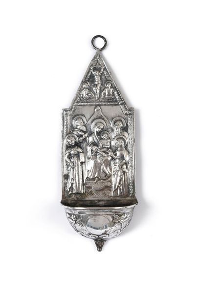 null SILVER CLAM.
With repoussé decoration representing a scene from the nativity.
Weathered,...
