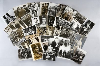 FAMILLE ROYALE DE GRANDE-BRETAGNE Bel ensemble de 38 photographies N&B, représentant...