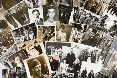 FAMILLE ROYALE DE GRANDE-BRETAGNE Beautiful set of 38 B&W photographs depicting various...