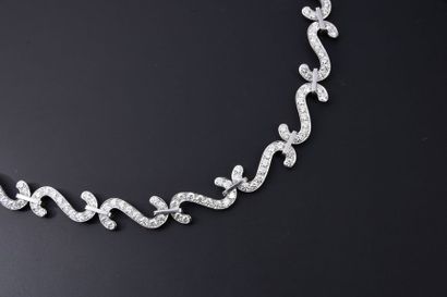 null Necklace said Bailiff Chain in platinum 950°° composed of a drop of 24 S-shaped...