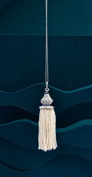 null Pompon in platinum 900°°, the openworked tassel set with antique cut diamonds...