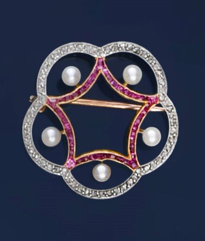null 750°° yellow gold and 900°° platinum brooch set with roses, calibrated rubies...