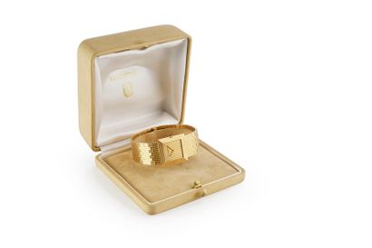 BOUCHERON Montre bracelet d'homme La Carrée en or jaune 750°°, le cadran carré à...