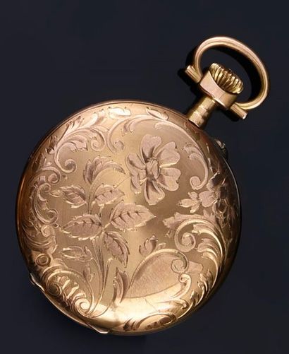 null Gusset watch in 750° yellow gold, the reverse engraved with flowers and foliage,...