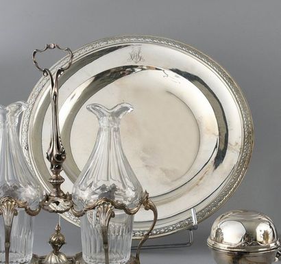 null Round 925 Sterling silver molded dish decorated with a garland of laurel.
MO/...