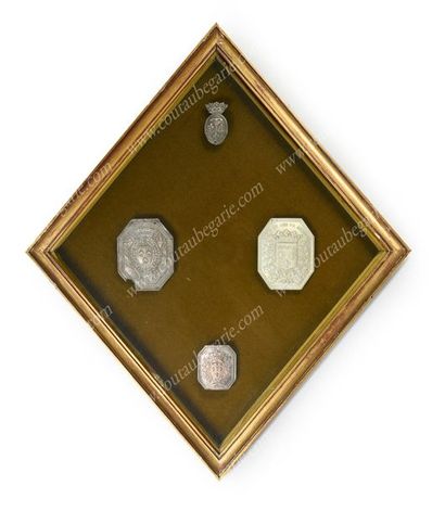 null HUNTING.
Set containing four elements, including a gamekeeper's plate from the...