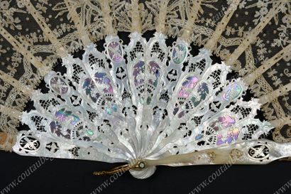 MAISON IMPÉRIALE DU BRÉSIL 
Beautiful folded fan that once belonged to Princess Isabelle...