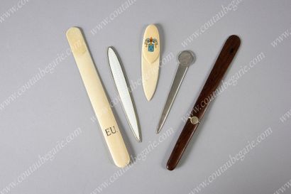 null * DESK PAPER CUTTER. 
 In vermeil, oval shaped, decorated on each side with...