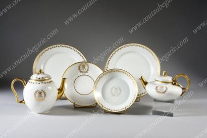 null *SERVICE DES PRINCES Large hard porcelain dish, decorated with the monogram...
