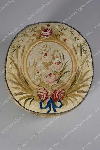null LIVING ROOM POOF.
Round in shape, the seat is decorated with a tapestry embroidered...