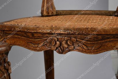 null PAIR OF LIVING ROOM CHAIRS.
In natural walnut, with moulded and carved decoration...