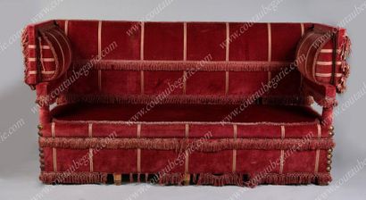 null GRAND SALON CANAPÉ.
In red velvet, rack corners. Weathered as is. French work,...